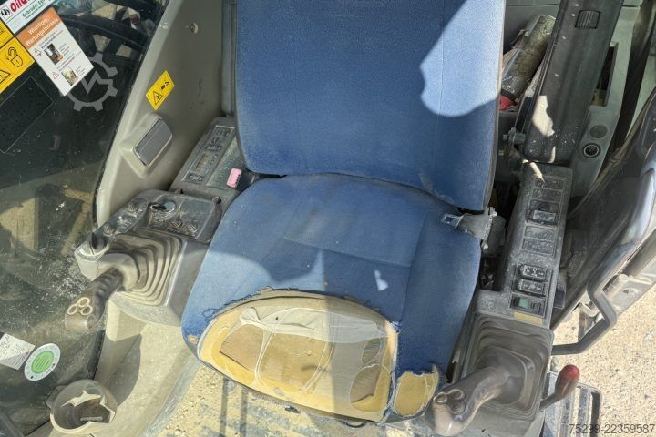 غلتک جاده Hitachi ZX250LCN-3 / Swiss-Vehicle
