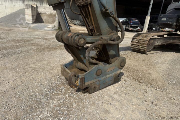 غلتک جاده Hitachi ZX250LCN-3 / Swiss-Vehicle