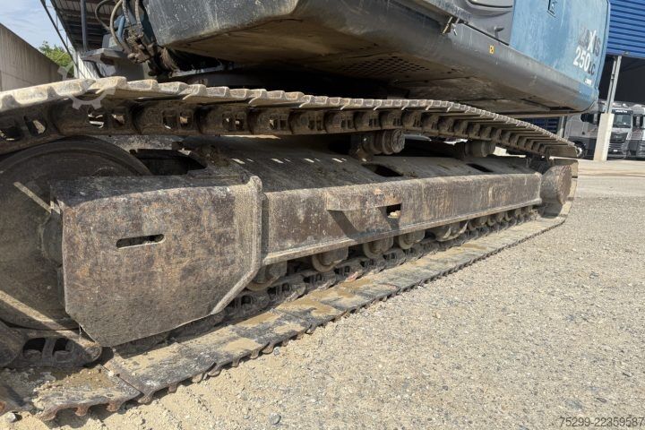 غلتک جاده Hitachi ZX250LCN-3 / Swiss-Vehicle