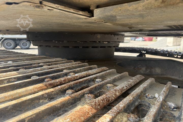 غلتک جاده Hitachi ZX250LCN-3 / Swiss-Vehicle