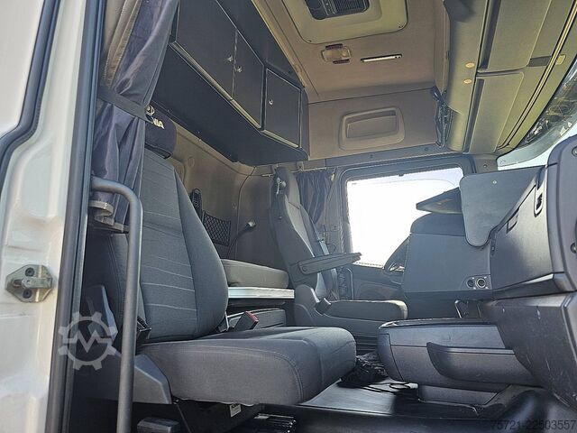 Plattformanhänger SCANIA R450