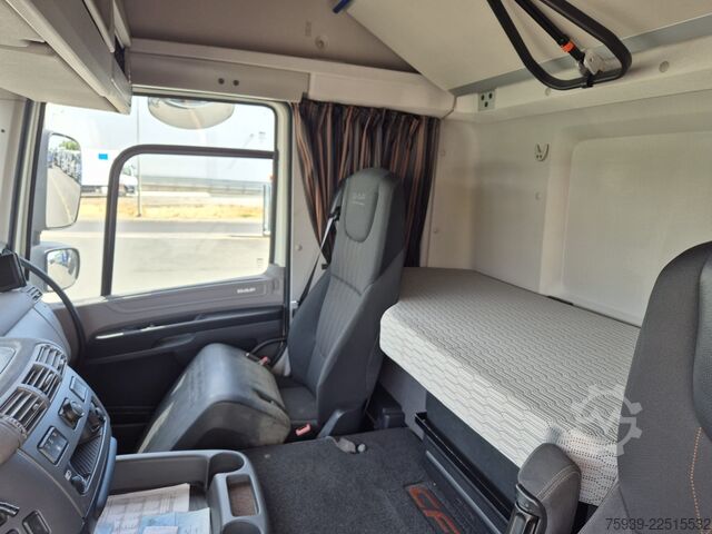 Staðlaður dráttarbíll DAF CF 450 FT
