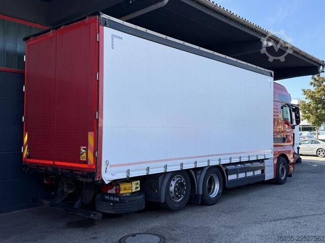 Kamion s ravnom platformom i ceradom MAN TGX 26.480 XXL Euro6Retarder 7,28m Festaufbau!