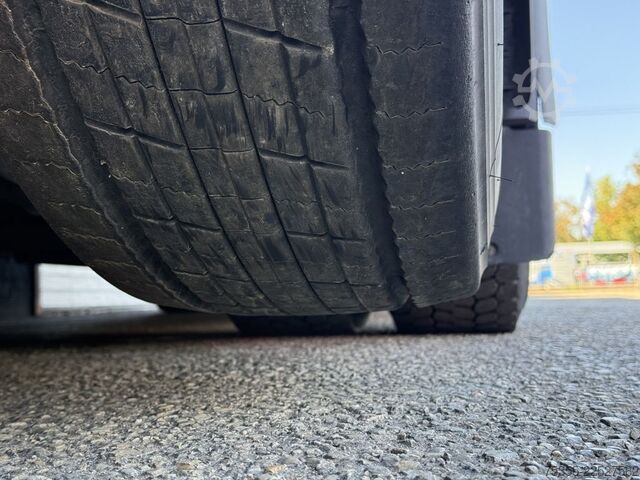 Kamion s ravnom platformom i ceradom MAN TGX 26.480 XXL Euro6Retarder 7,28m Festaufbau!
