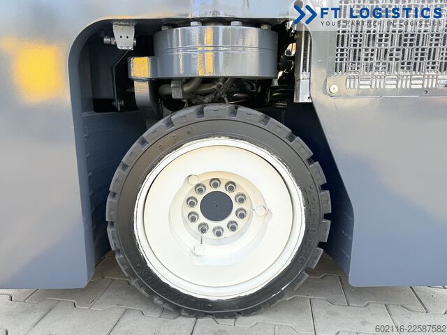  Combilift CB3000 DIESEL TRIPLEX 4900 POSITIONER