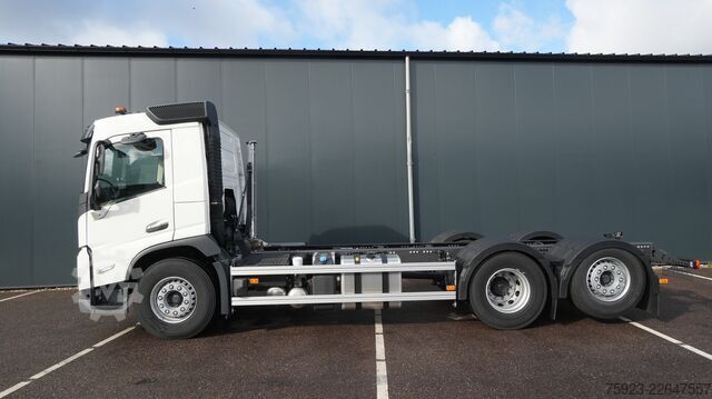 الهيكل مع كابينة السائق Volvo FM 500 6X2 New Chassis truck RHD