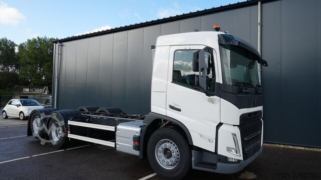 الهيكل مع كابينة السائق Volvo FM 500 6X2 New Chassis truck RHD