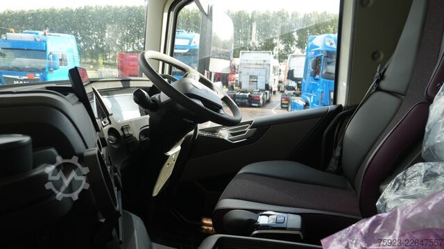 الهيكل مع كابينة السائق Volvo FM 500 6X2 New Chassis truck RHD