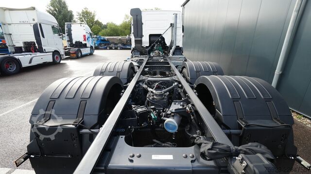 الهيكل مع كابينة السائق Volvo FM 500 6X2 New Chassis truck RHD
