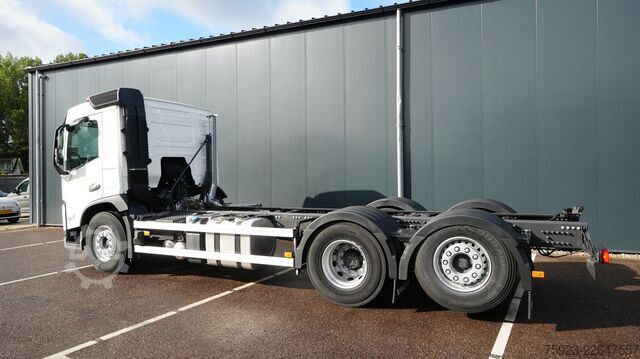 الهيكل مع كابينة السائق Volvo FM 500 6X2 New Chassis truck RHD