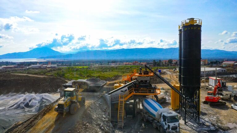 Mobilt betongblandeanlegg FABO Mobile Concrete Batching Plant 100 m3/h Mobile Concrete Batching Plant