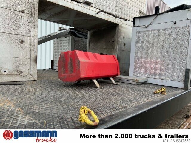 Kamion me platformë Pritschenaufbau mit Staukästen