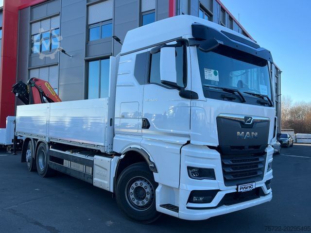 Crane yang terpasang pada truk MAN TGX 26.480 / 520 BL 6x2-4 KRAN FASSI / PALFINGER