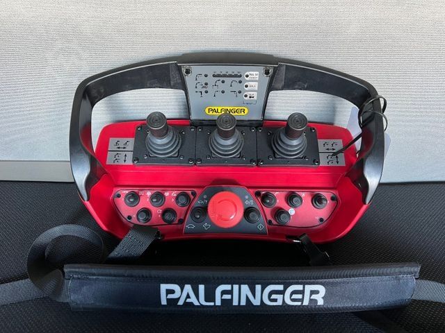 Cần cẩu gắn trên xe tải MAN TGX 26.480 / 520 BL 6x2-4 KRAN FASSI / PALFINGER