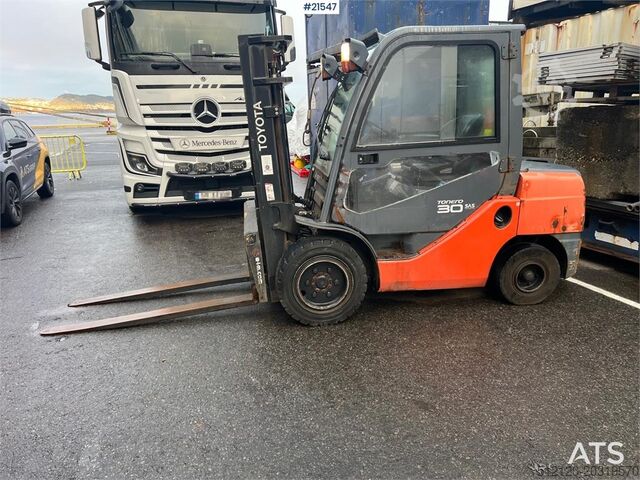 Stivuitor Toyota 02-8FDJF35 Forklift w/ Hydraulic Forks and Side Sh