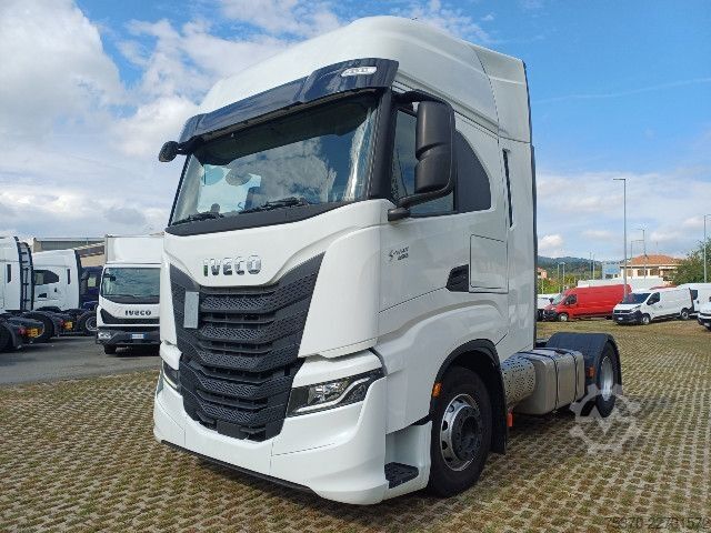 Стандардна влечна единица IVECO S-WAY AS440S49 T/P