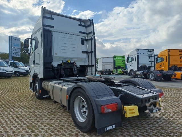 Стандардна влечна единица IVECO S-WAY AS440S49 T/P