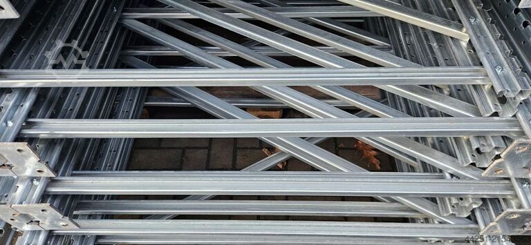 Pallställ 3,6 m grundsektion, höjd 10,3 m Nagy PB-80