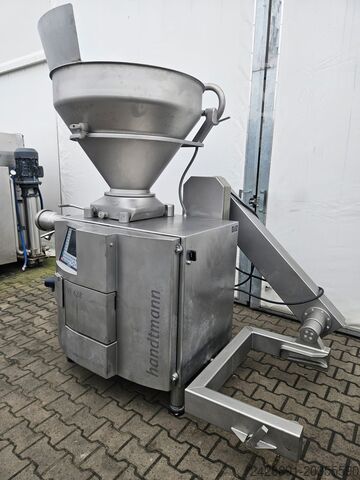 Vacuum stuffer with a wolf Handtmann VF 628