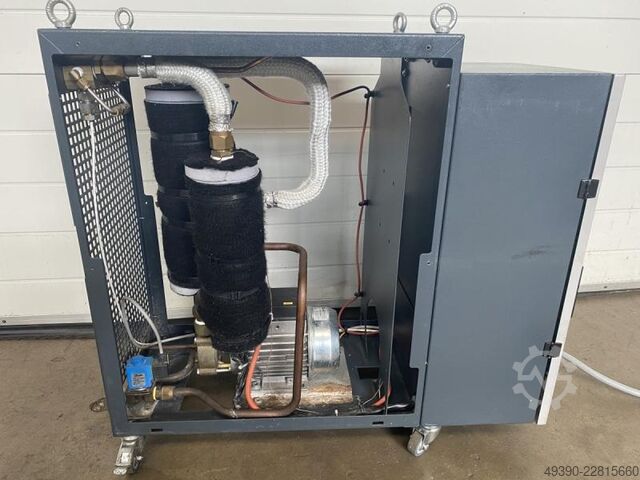 Unidade de termorregulação universal com aquecimento elétrico e conexões para refrigeração externa,  REGLOPLAS 90M/10/SG73/D K/RT50