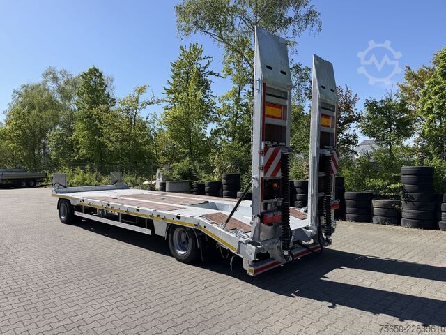 Madala platvormiga haagis Möslein T2 Plato 8,20  2 Achs Tieflader mit gerader Ladefläche 8,20 m, Neufahrzeug