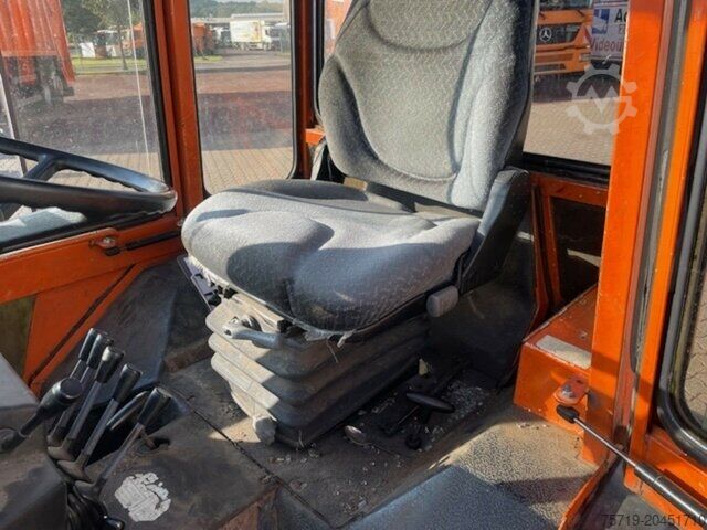 Traktor bashkiak Holder 460