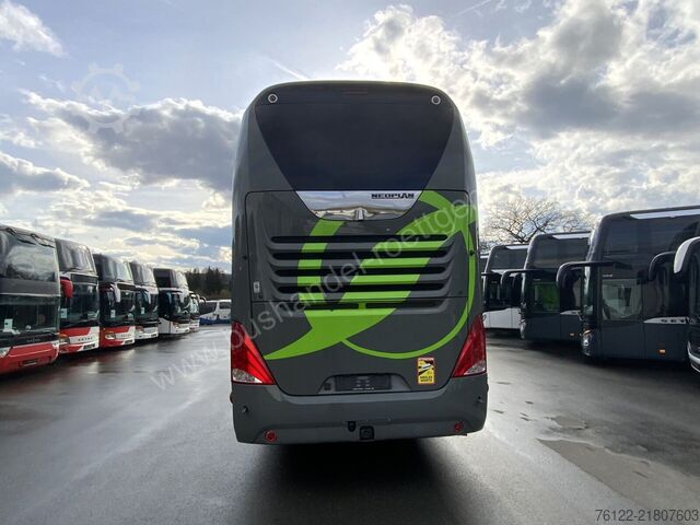 Dvoj-poschodový Neoplan Skyliner L