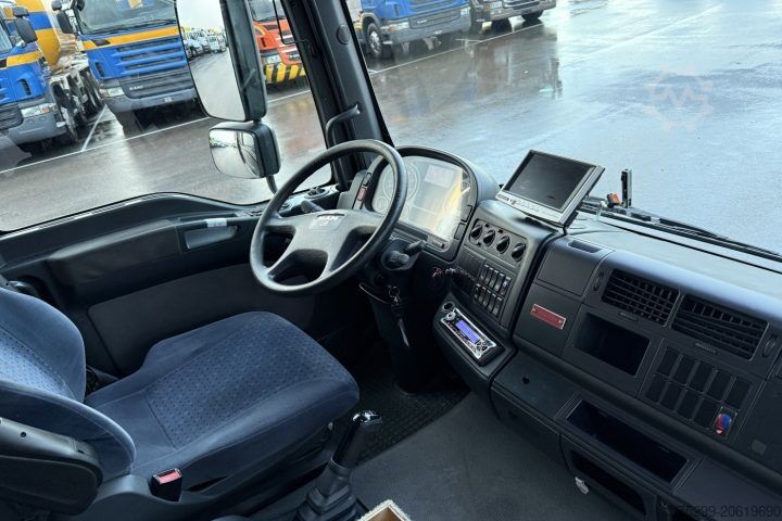 特殊用途トラック MAN TGL 12.240 4x2 Koffer / HB / Swiss-Vehicle