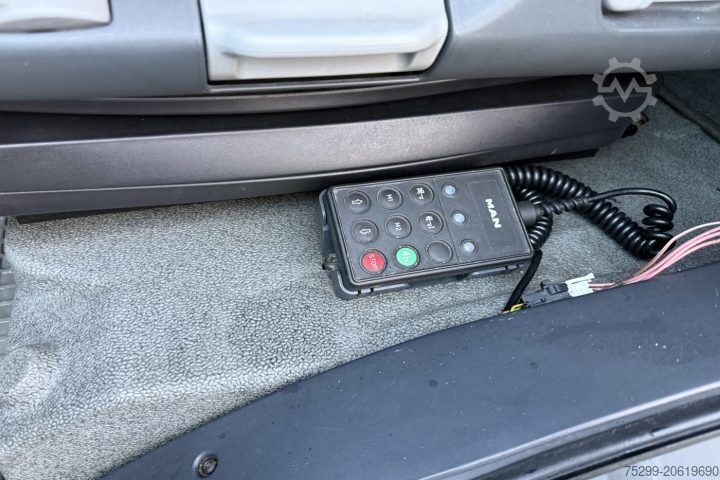 特殊用途トラック MAN TGL 12.240 4x2 Koffer / HB / Swiss-Vehicle