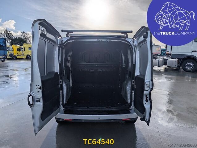 박스 밴 Fiat Doblo