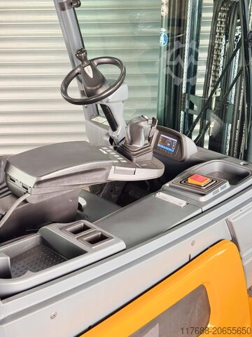 Medžiagų tvarkymo transporto priemonė Jungheinrich Service Neu - Batterie 82%-6,5m Hub- 2,5t-Triplex