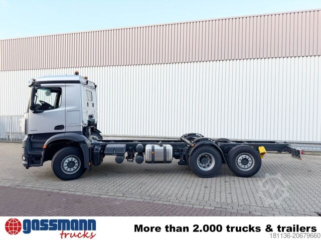 Șasiu de camion Mercedes-Benz Arocs 2553 L 6x2, Lenk-/Liftachse, Navi,