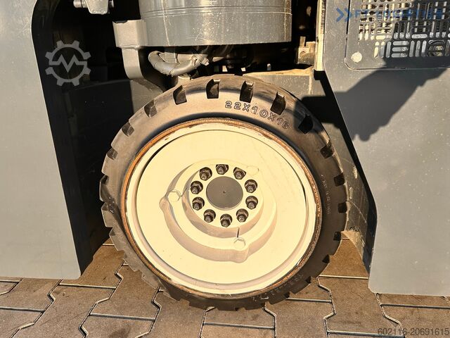 4 vega lyftari Combilift C3000CB / LPG / TRIPLEX - 4900MM / LPG