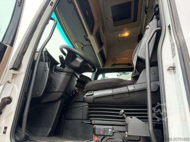 স্ট্যান্ডার্ড ট্রাক্টর ইউনিট MERCEDES-BENZ Actros 1845 LS