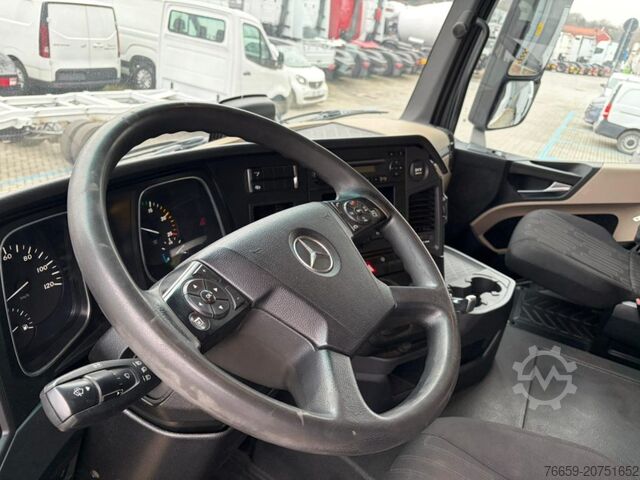 স্ট্যান্ডার্ড ট্রাক্টর ইউনিট MERCEDES-BENZ Actros 1845 LS