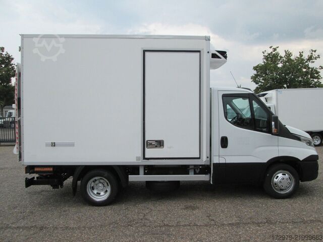 شاحنة بدن معزول مبرد IVECO 35 C13*Carrier Kühlkoffer*LBW*