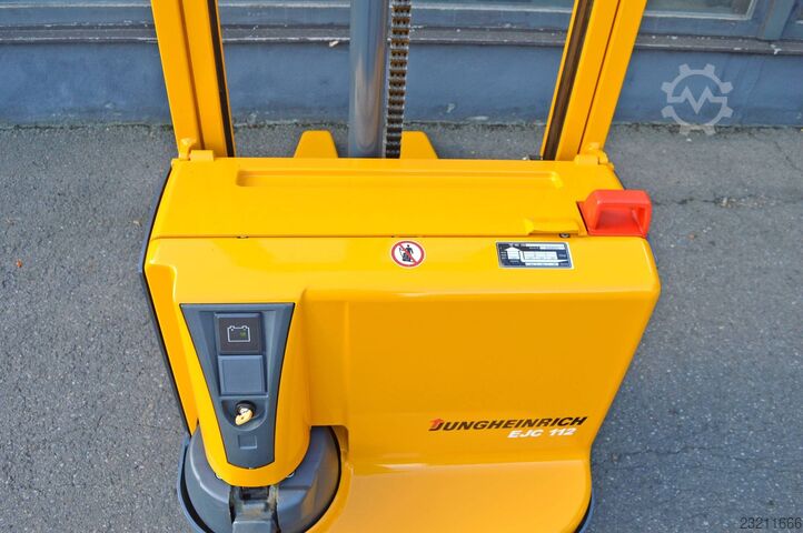 מלגזת הרמה ידנית Jungheinrich EJC 112