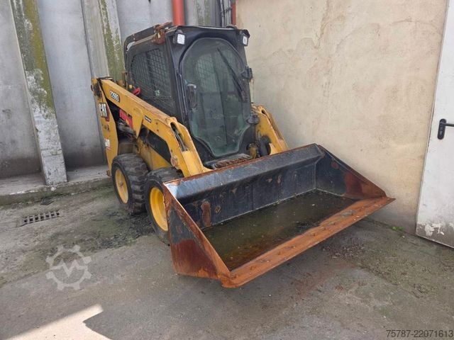 Utovarivač na točkovima CATERPILLAR 226D3 Lader mit Schwergutschaufel