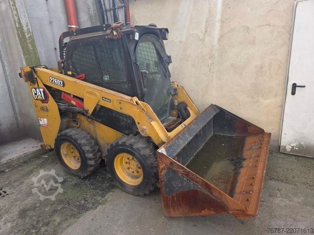 Utovarivač na točkovima CATERPILLAR 226D3 Lader mit Schwergutschaufel