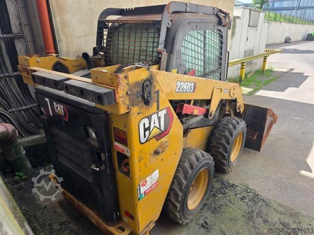 Utovarivač na točkovima CATERPILLAR 226D3 Lader mit Schwergutschaufel