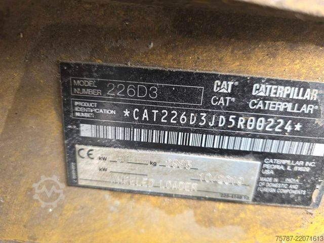 Utovarivač na točkovima CATERPILLAR 226D3 Lader mit Schwergutschaufel