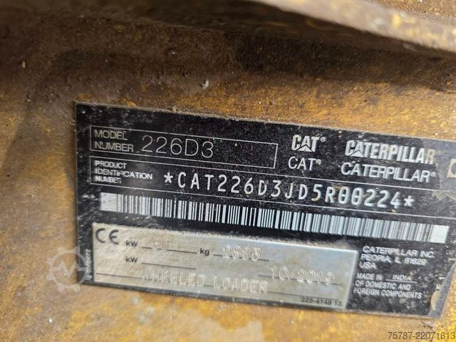 Utovarivač na točkovima CATERPILLAR 226D3 Lader mit Schwergutschaufel