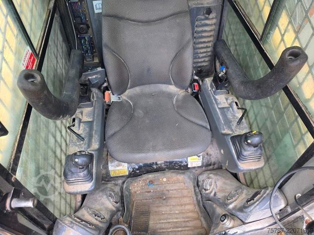 Utovarivač na točkovima CATERPILLAR 226D3 Lader mit Schwergutschaufel