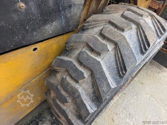 Utovarivač na točkovima CATERPILLAR 226D3 Lader mit Schwergutschaufel