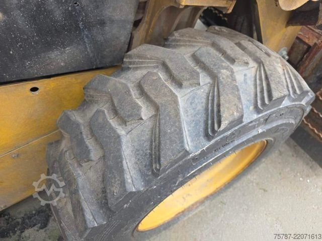 Utovarivač na točkovima CATERPILLAR 226D3 Lader mit Schwergutschaufel