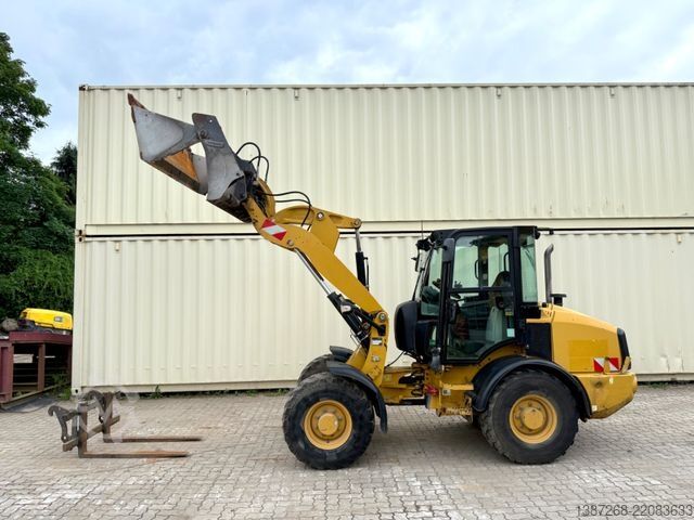 Tekerlekli yükleyici CATERPILLAR 907M / 2018 BJ / Schaufel + Gabel