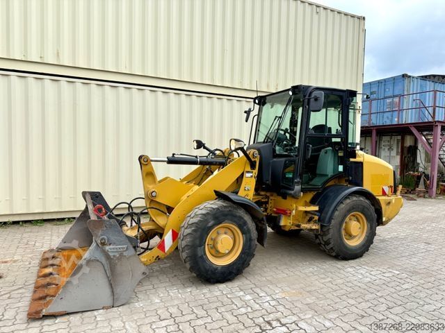 Tekerlekli yükleyici CATERPILLAR 907M / 2018 BJ / Schaufel + Gabel