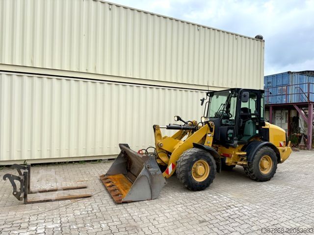 Tekerlekli yükleyici CATERPILLAR 907M / 2018 BJ / Schaufel + Gabel