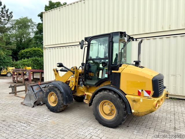 Tekerlekli yükleyici CATERPILLAR 907M / 2018 BJ / Schaufel + Gabel