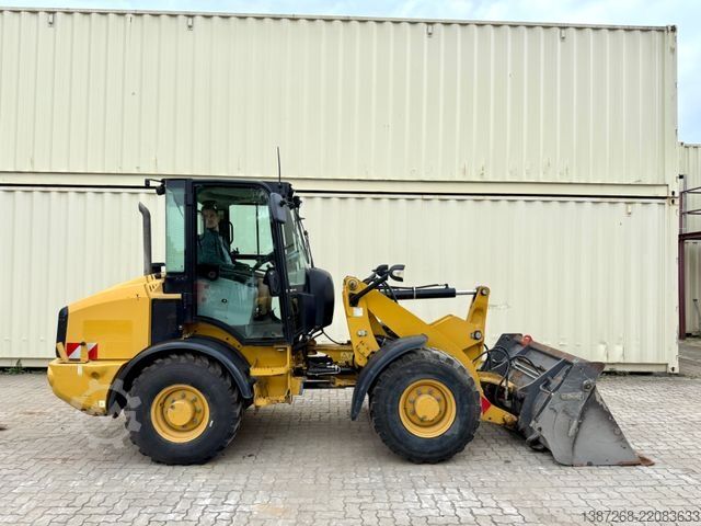 Tekerlekli yükleyici CATERPILLAR 907M / 2018 BJ / Schaufel + Gabel